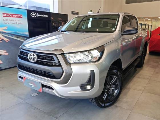 TOYOTA HILUX 2.8 D-4D TURBO DIESEL CD SR 4X4 AUTOMÁTICO TOYOTA HILUX 2.8 D-4D TURBO DIESEL CD SR 4X4 AUTOMÁTICO